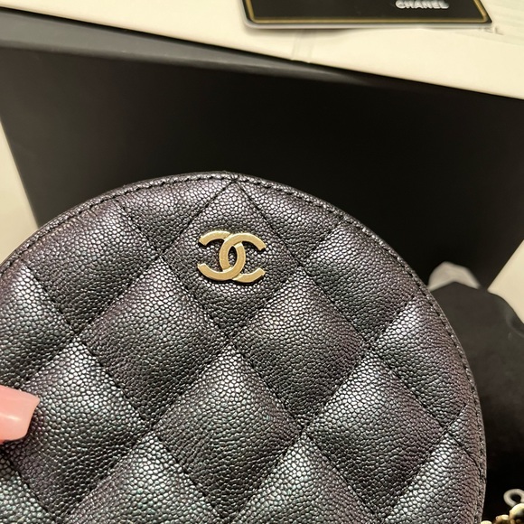CHANEL Round Quilted Clutch Mini - Picture 5 of 10